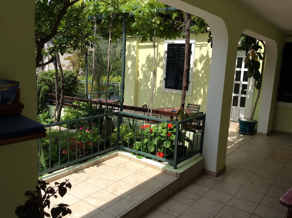 Apartments Simo Петровац Экстерьер фото