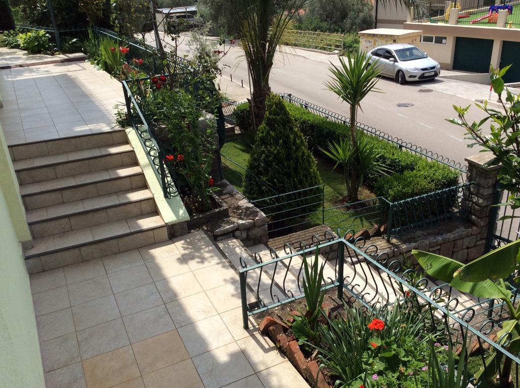 Apartments Simo Петровац Экстерьер фото